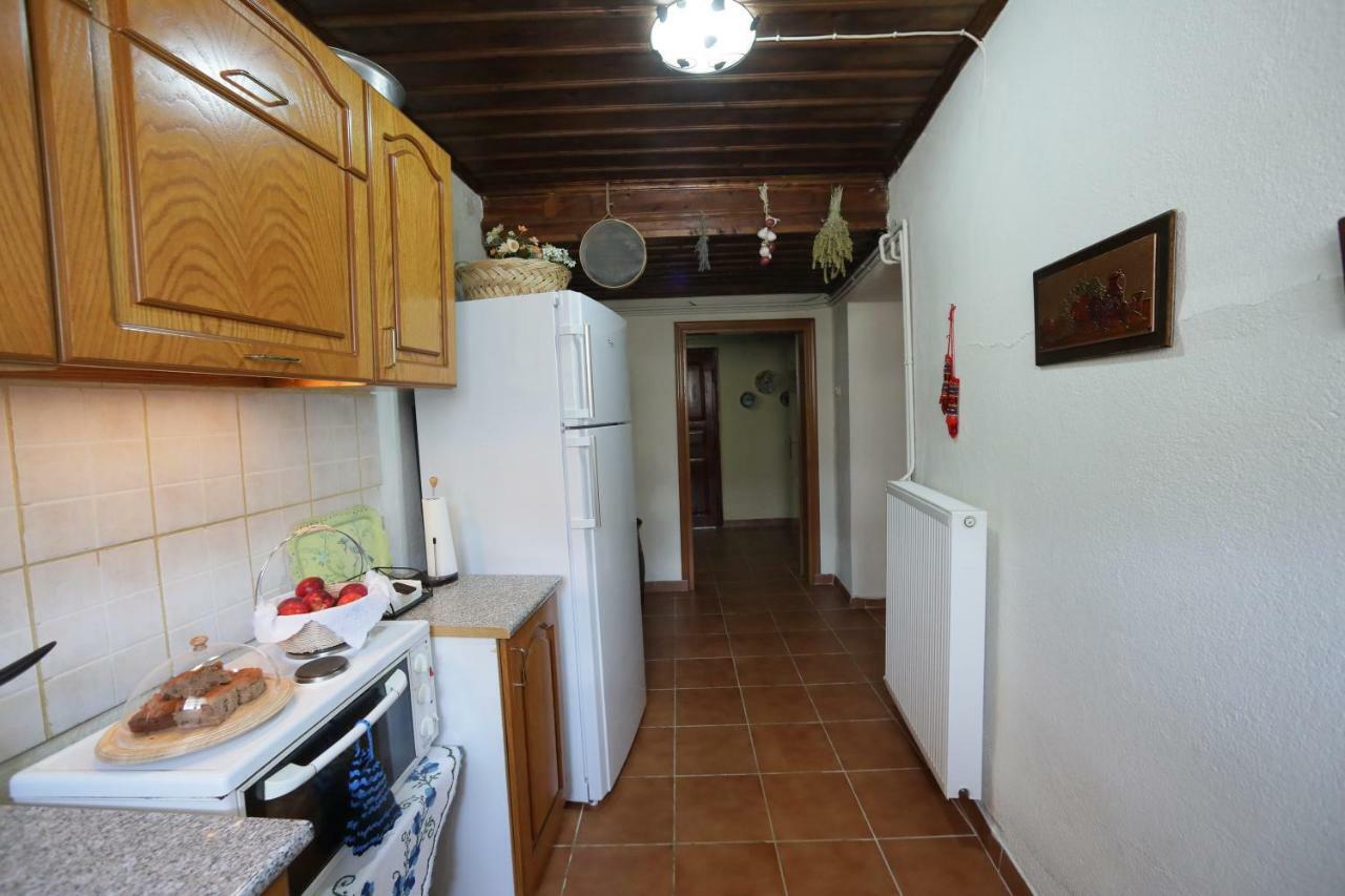 Dora'S House At Agios Germanos Prespes Pensionat Exteriör bild